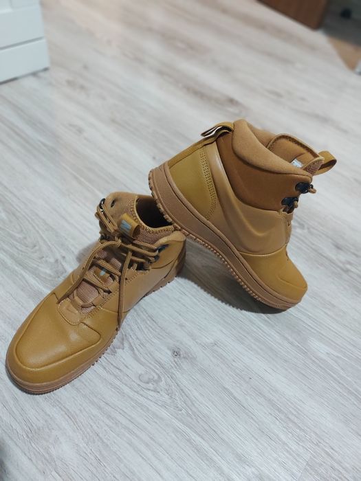 Adidasi nike  (path mif winter maro caramel 9.5)
