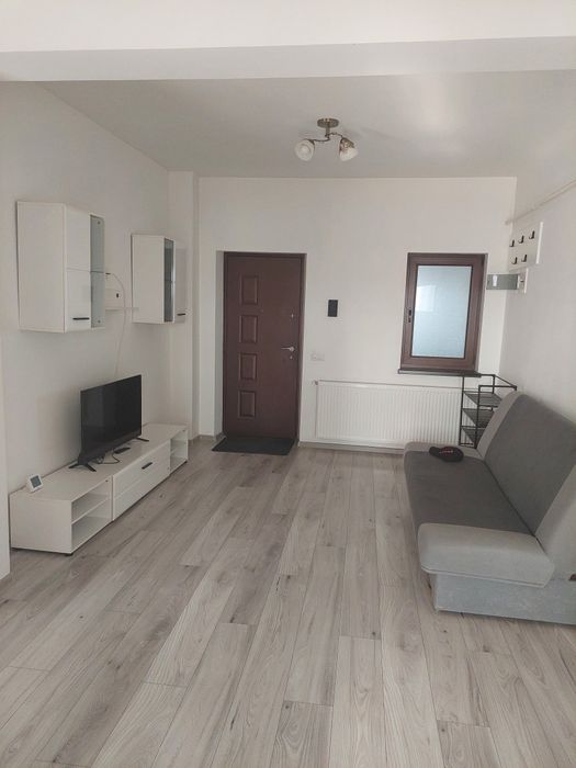 Închiriez apartament
