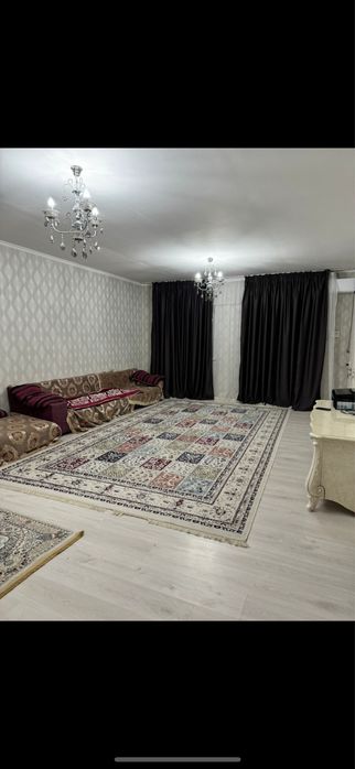 Диван доя гостинной с чехолом