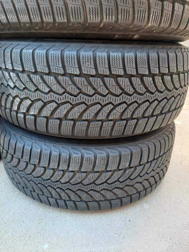 4 Броя 225/60/17 Bridgestone 2x6,8mm, 2x6,2mm