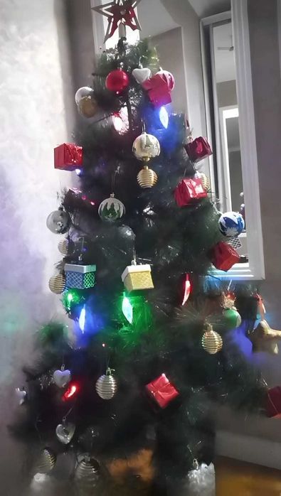 Продам искусственную елку на новый год!