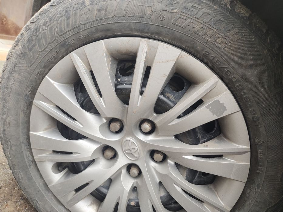 Продам комплект зимних шин с дисками Астана