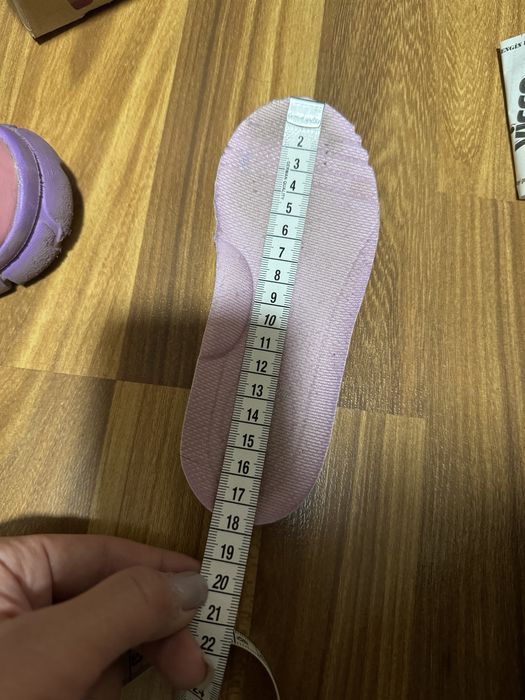 Кроссовки на девочку 28 размер