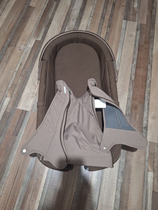 Vând landou,partea sport și scoica stokke , și alte accesorii!