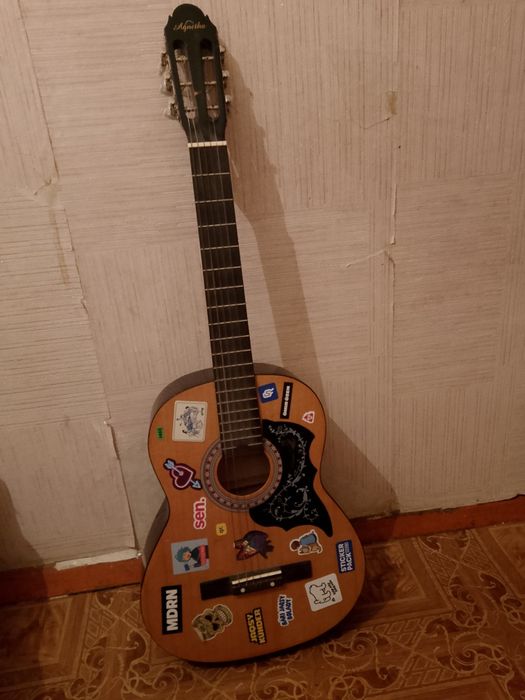 Гитара сатылады срочно -сы бір тросы үзіліп қалған