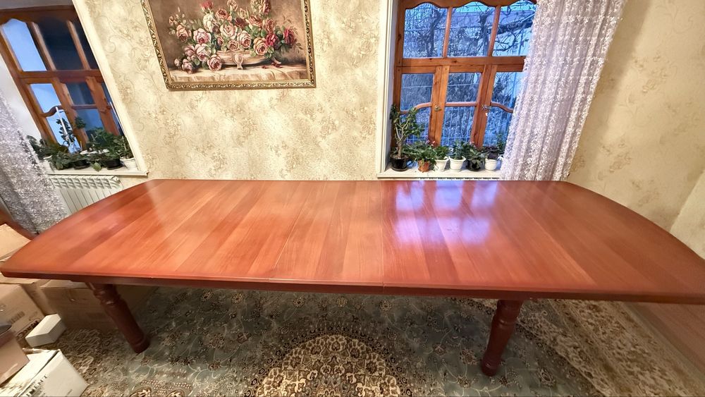 Стол со 16 стульями