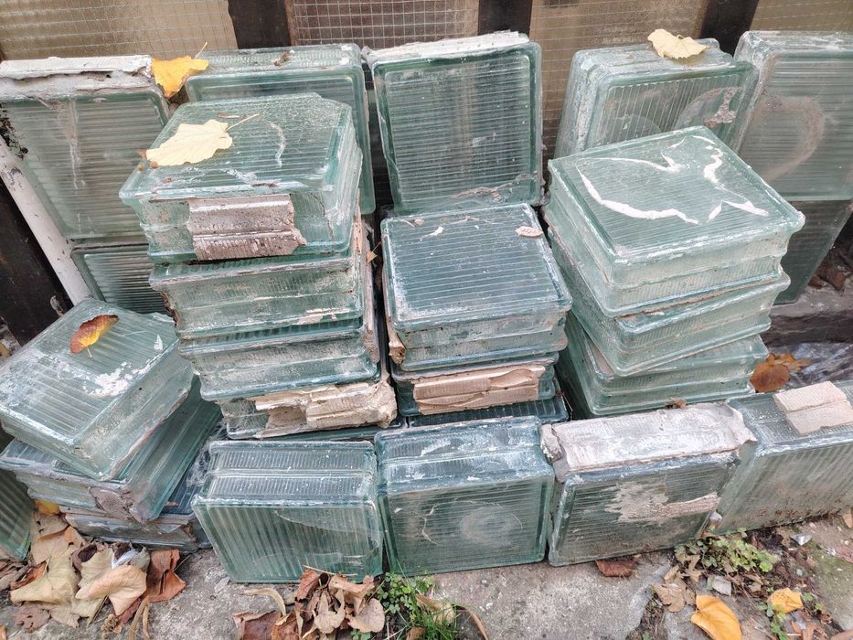 Продавам Стъклени тухли