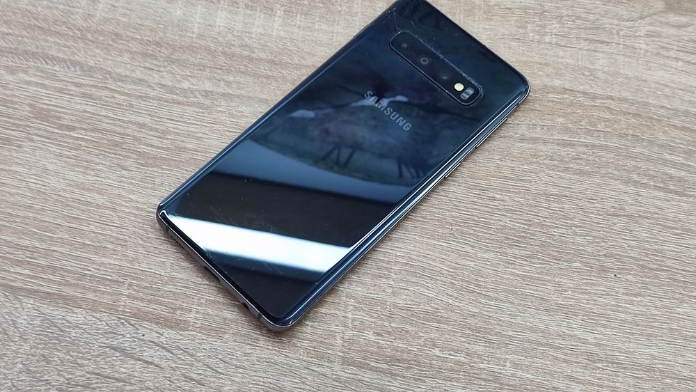 Samsung S10 Spart / defect / pentru piese / placa de baza ok