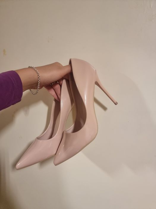 Бежово/розови лачени тънки токчета 41 номер