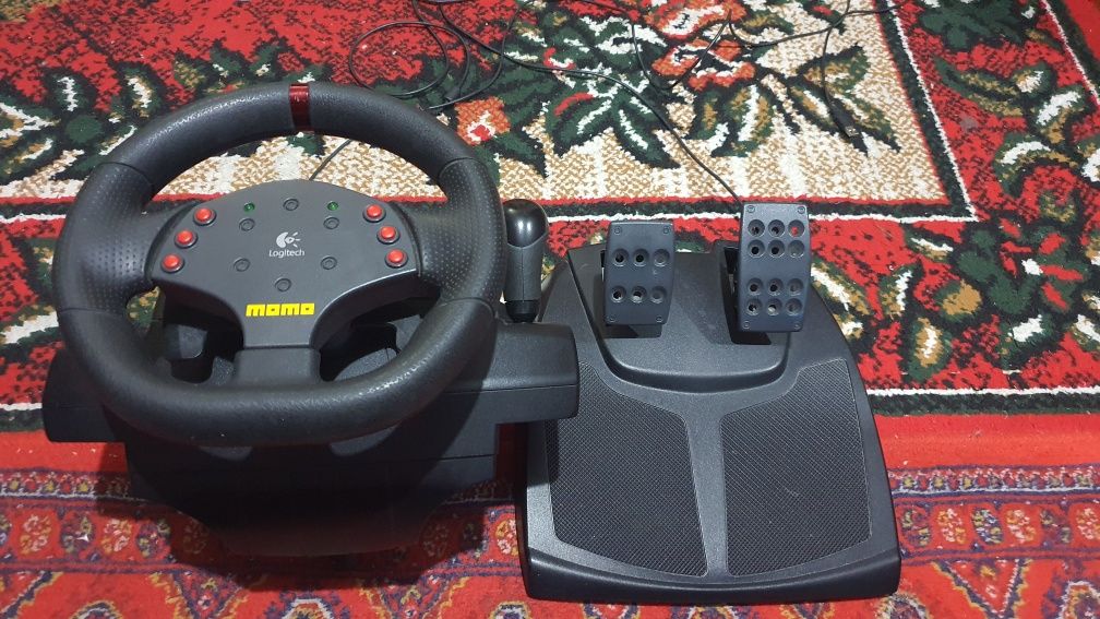 Logitech MOMO racing rul kompyuter uyinlari uchun