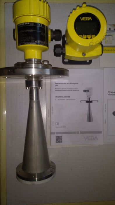 Радарный датчик VEGAPULS SR 68 для непрерывного измерения уровня .