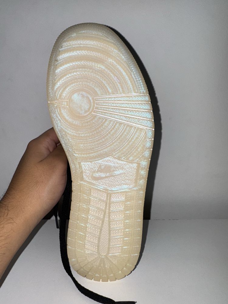 Adidasi Jordan 1 Mid
