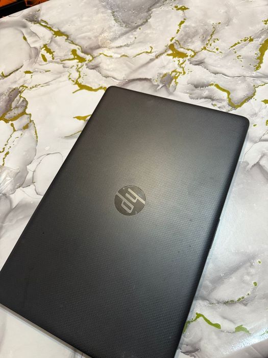 Продам ноутбук hp,в идеальном состоянии'без царапин,и прочих дефектов.