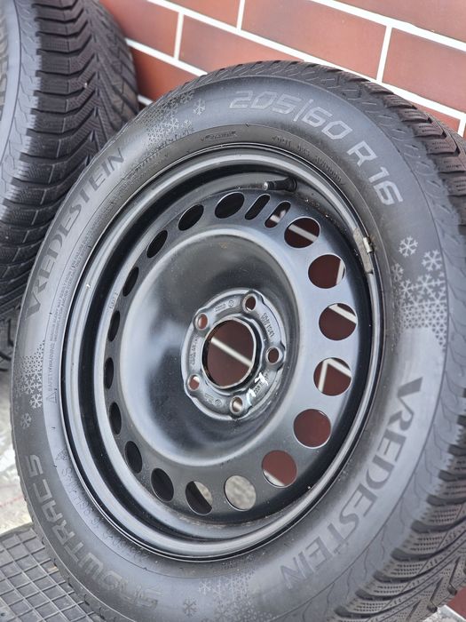 Cauciucuri iarna 205/60/16 Vredestein cu jante tabla
