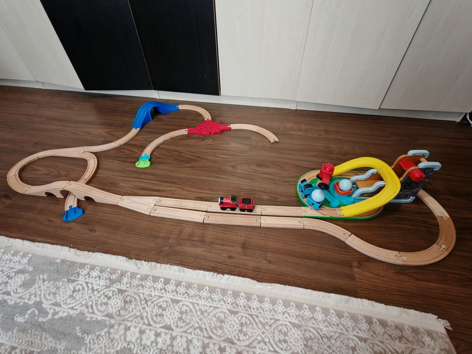Set tren Thomas din lemn 50 de piese