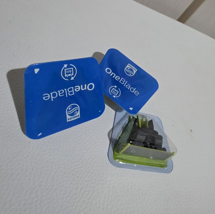 3 Rezerve aparat ras One Blade Philips