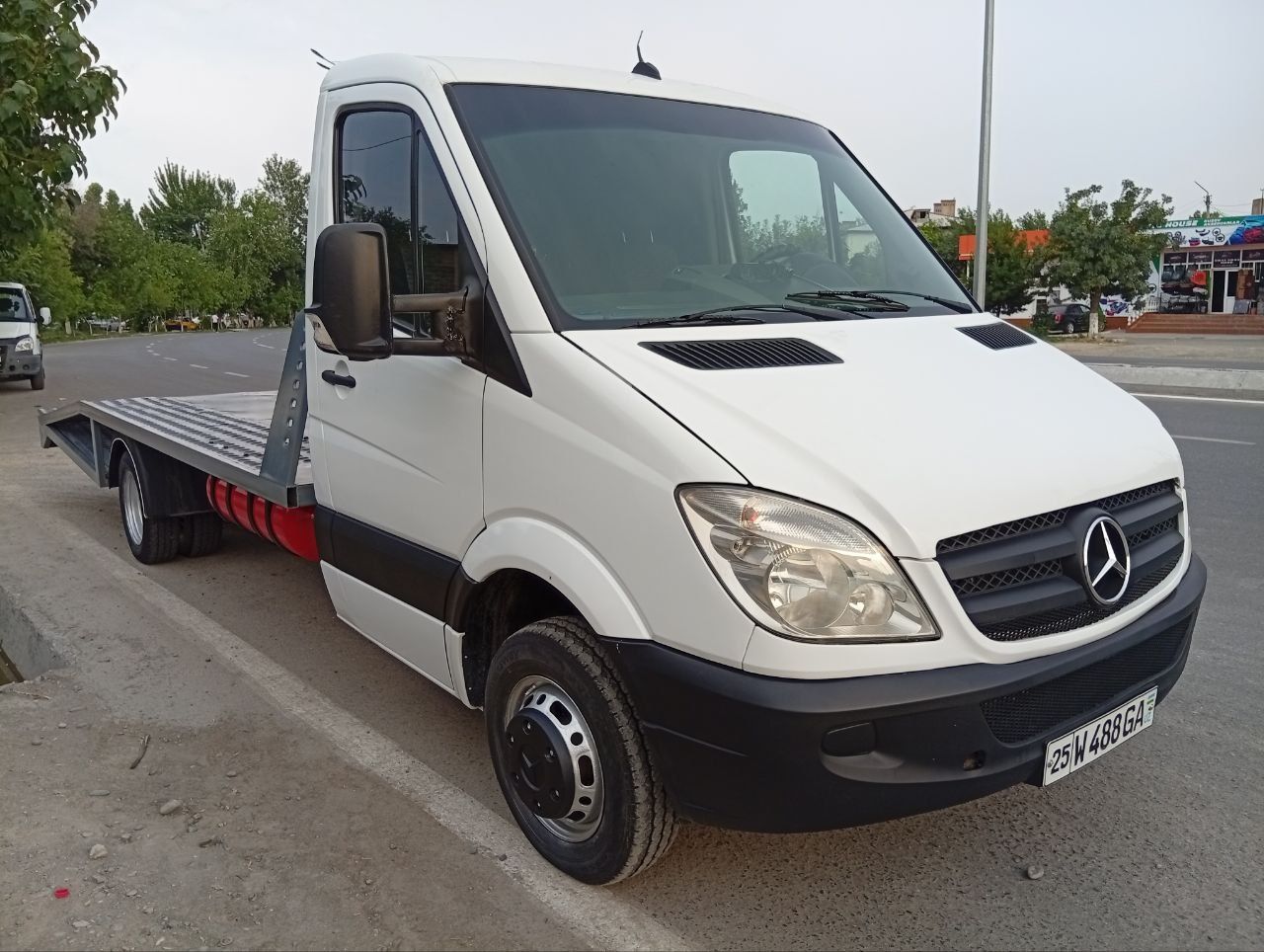 Evakuator mersedes sprinter Sotiladi Maxsus evakuator  2008 yil qow ba