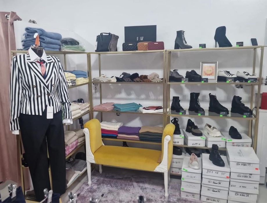 Vand magazin de imbracaminte zona centrala