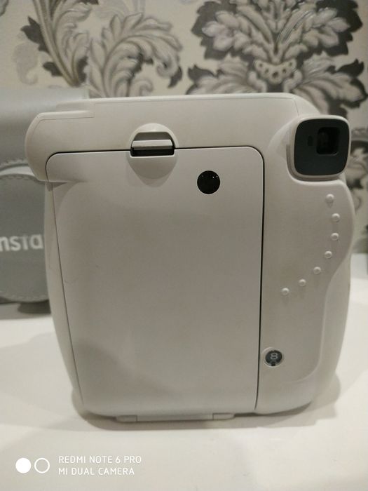 Instax mini 9 новый, в хорошем состоянии, но картриджей нет