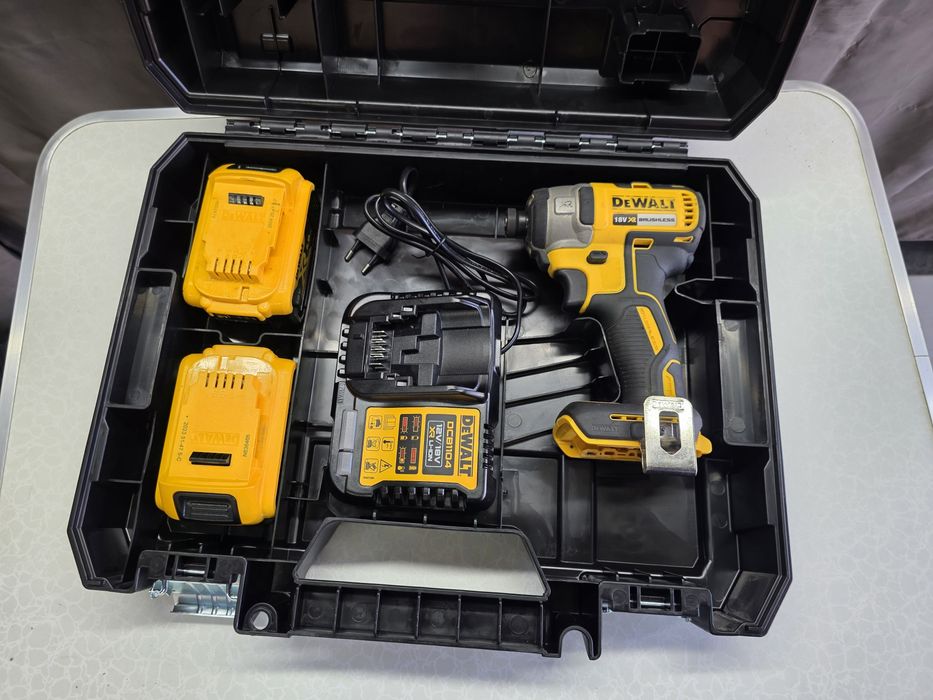 Акумулаторен ударен винтоверт DeWALT DCF887N, 18 V, 205 Nm,2х5ah..