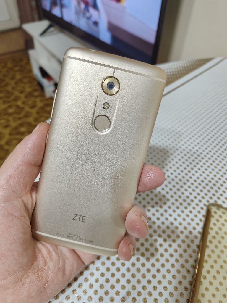 Смартфон на Андроиде ZTE