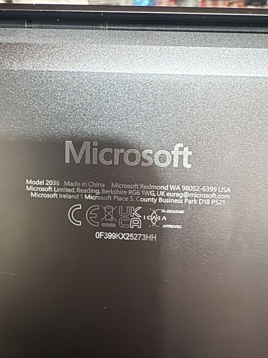 Vand laptop Microsoft Surface