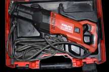 Fierăstrău tip sabie Hilti SR 30 cu valiză de transport