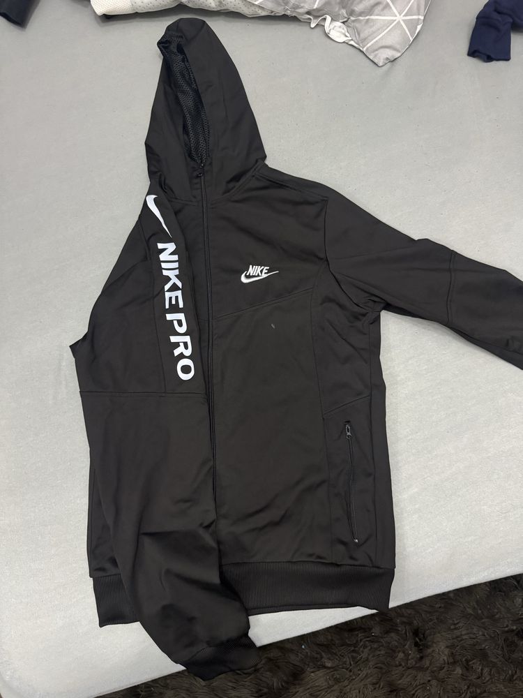 Nike Pro Суичър