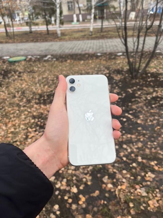Айфон 11 белый.