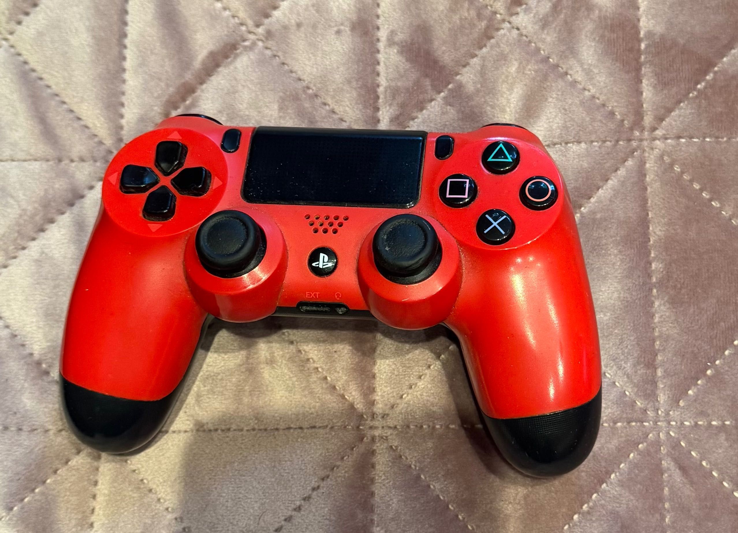 PlayStation 4 pro с 2 джойстика и fifa 24