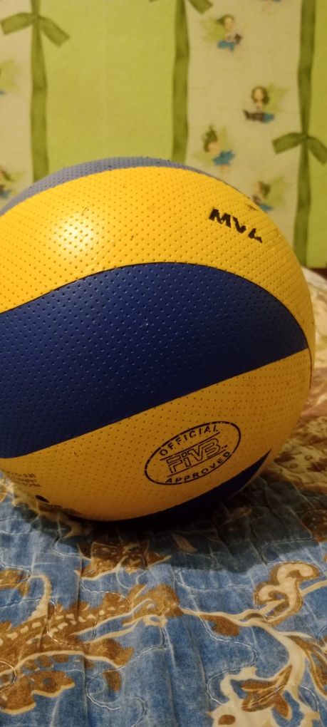 Волейболный мяч обмен на перчатки вратаря