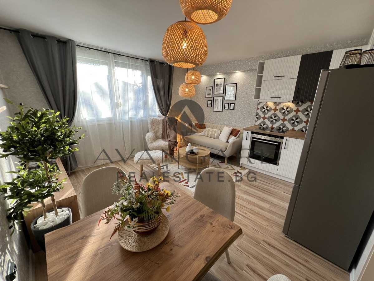 Продава се Тристаен апартамент в Пловдив, Гагарин - 61 кв.м за 2123 €/кв.м - Снимка #1