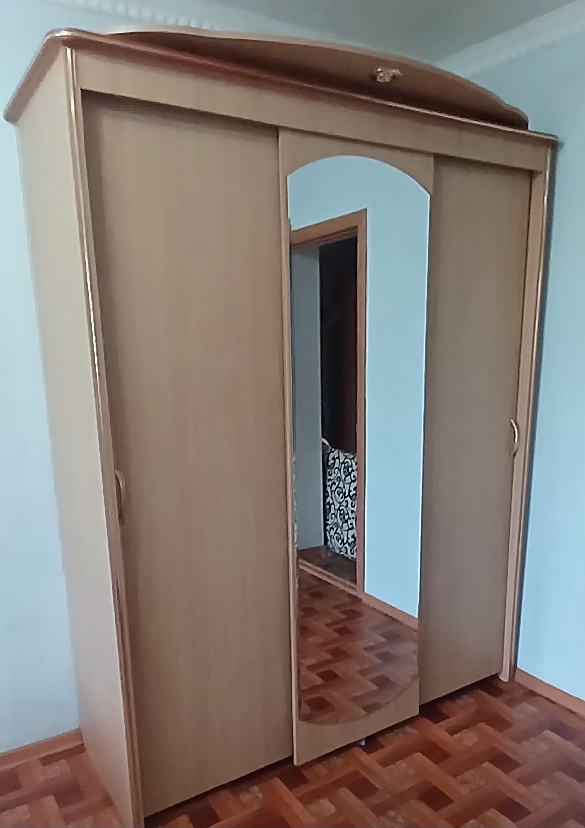 Отдам  даром шифонер 2 шт нада забрать  обе сразу ..
