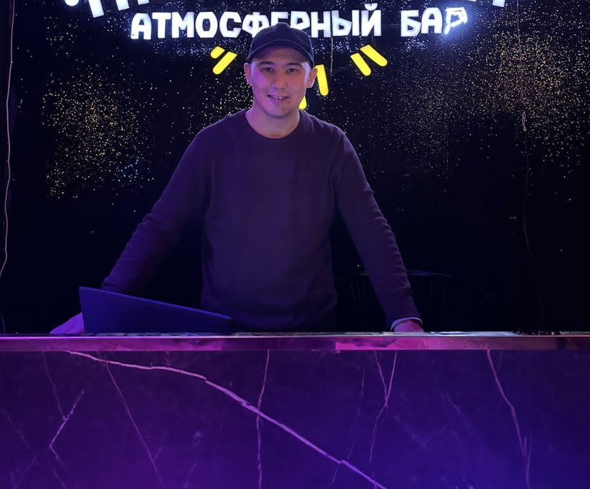 Диджей / с аппаратурой