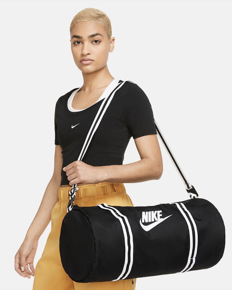 Geanta Nike Heritage Noua Originala Azsport.ro Marime: 30 Litri