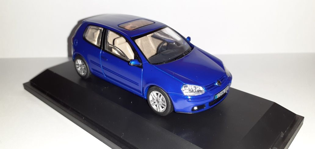 Golf V 1:43 blue