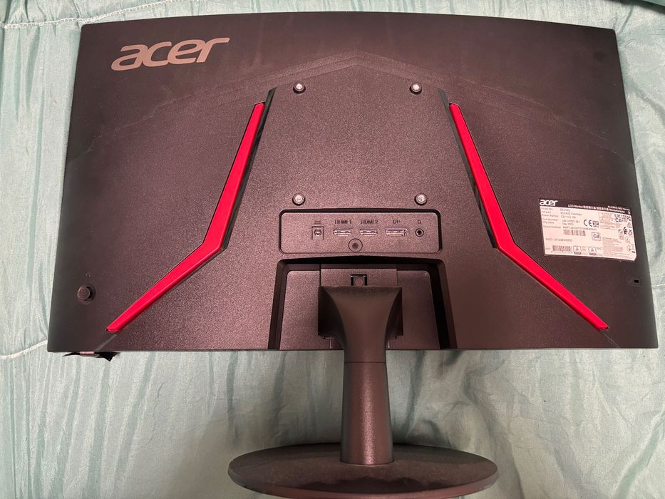 монитор и компютър