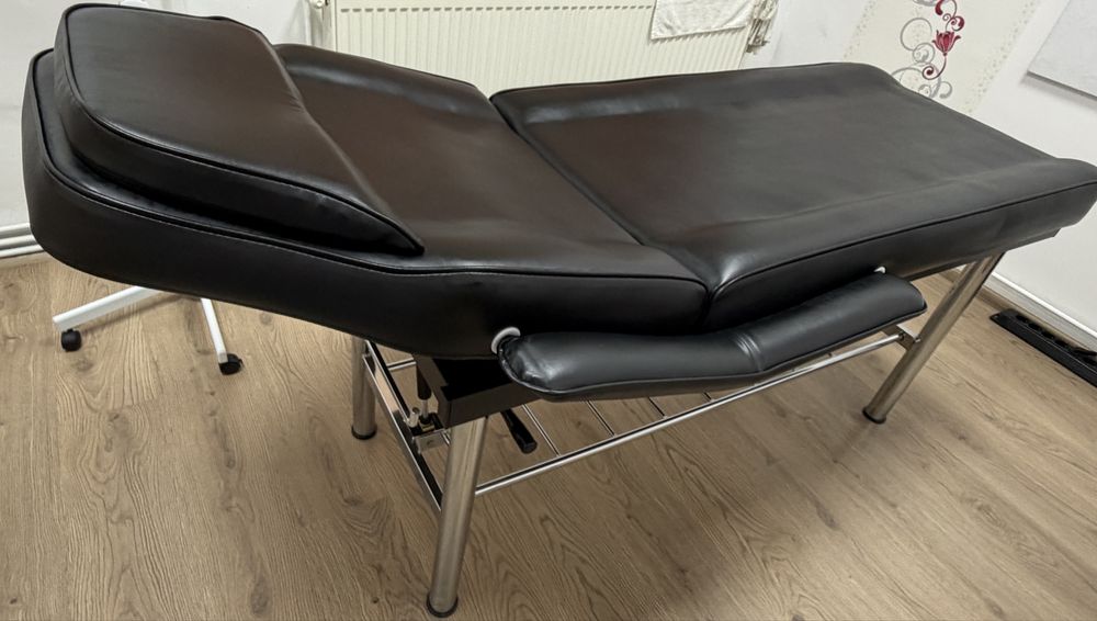 Vând pat cosmetică de culoare neagră