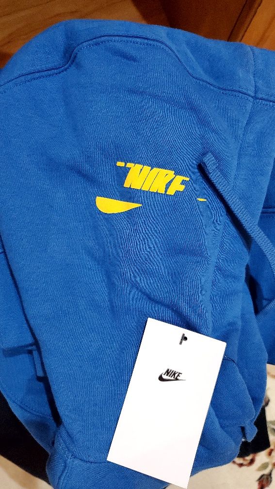 Продаётся спортивный  костюм Nike