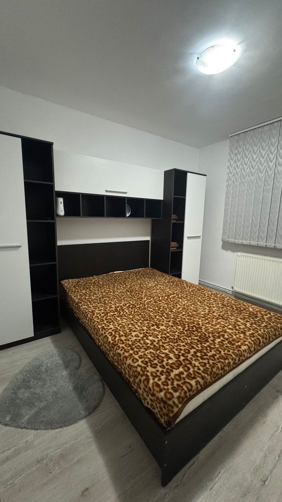 Apartament 2 camere semidecomandat de închiriat