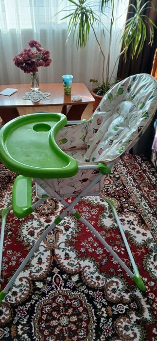 Scaun de masă pentru bebe