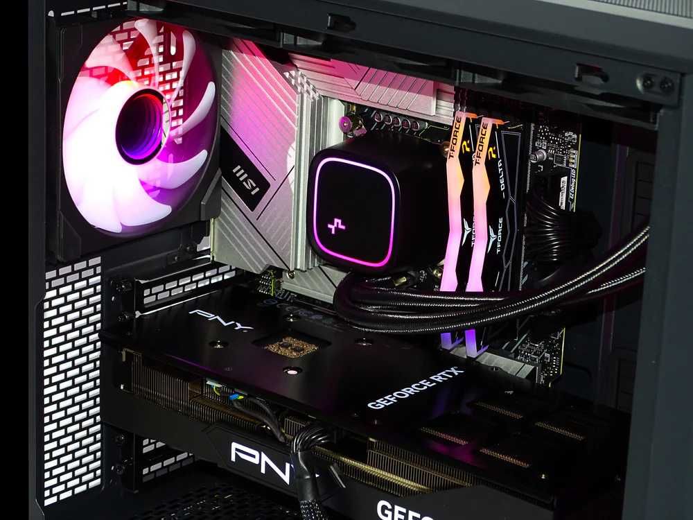 RTX 5070 / Ryzen 7500F Геймърски