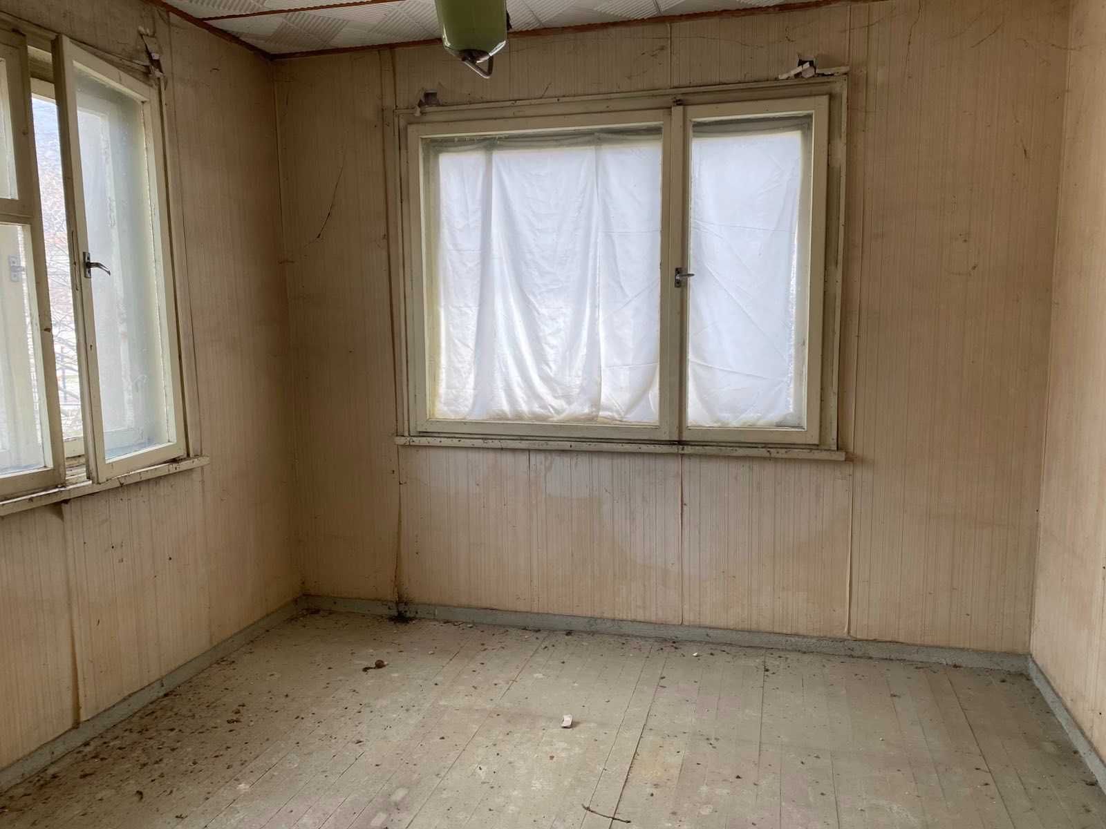 КЪЩА с РЗП 160 кв.м., двор 566 кв.м., град Карлово
