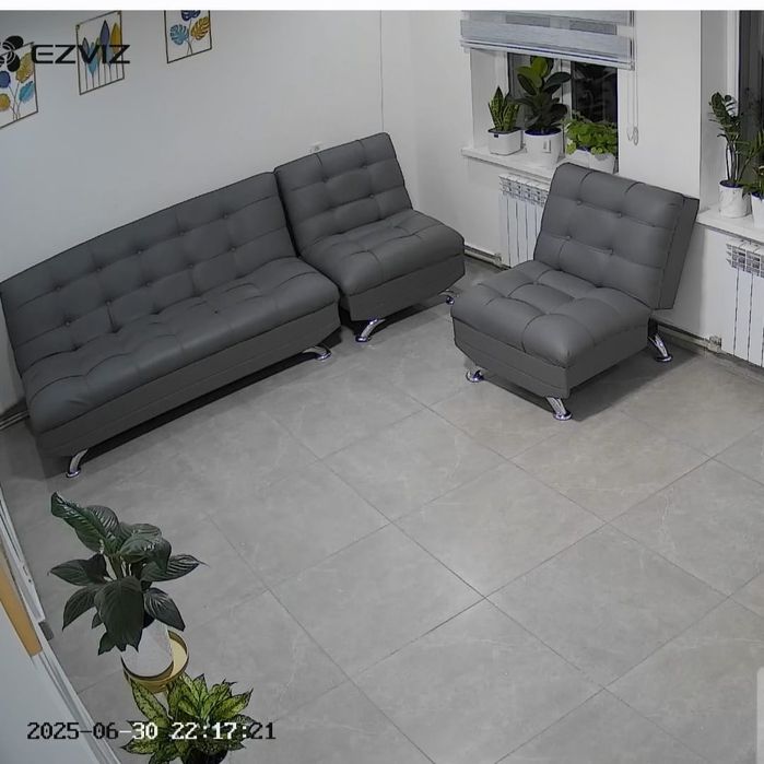 Диван и кресло в хорошем состоянии