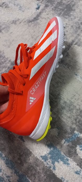 Ghete de fotbal sintetic