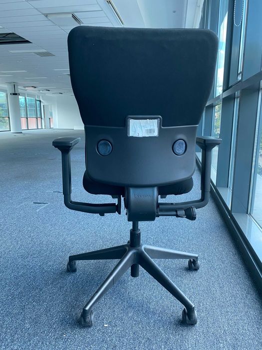 Scaun ergonomic Steelcase cu role, baza metalica  si brate reglabile