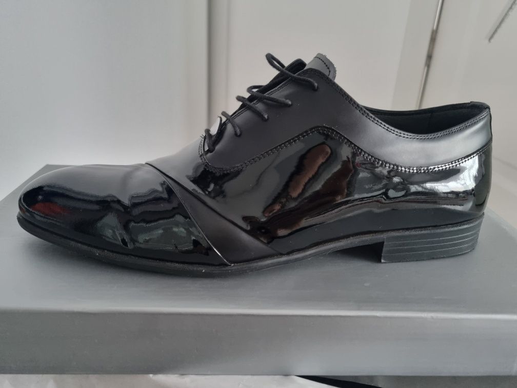 Vând Costum Mire