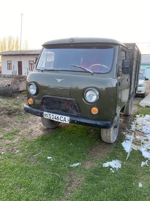 UAZ yuk avtomobili srochni sotiladi