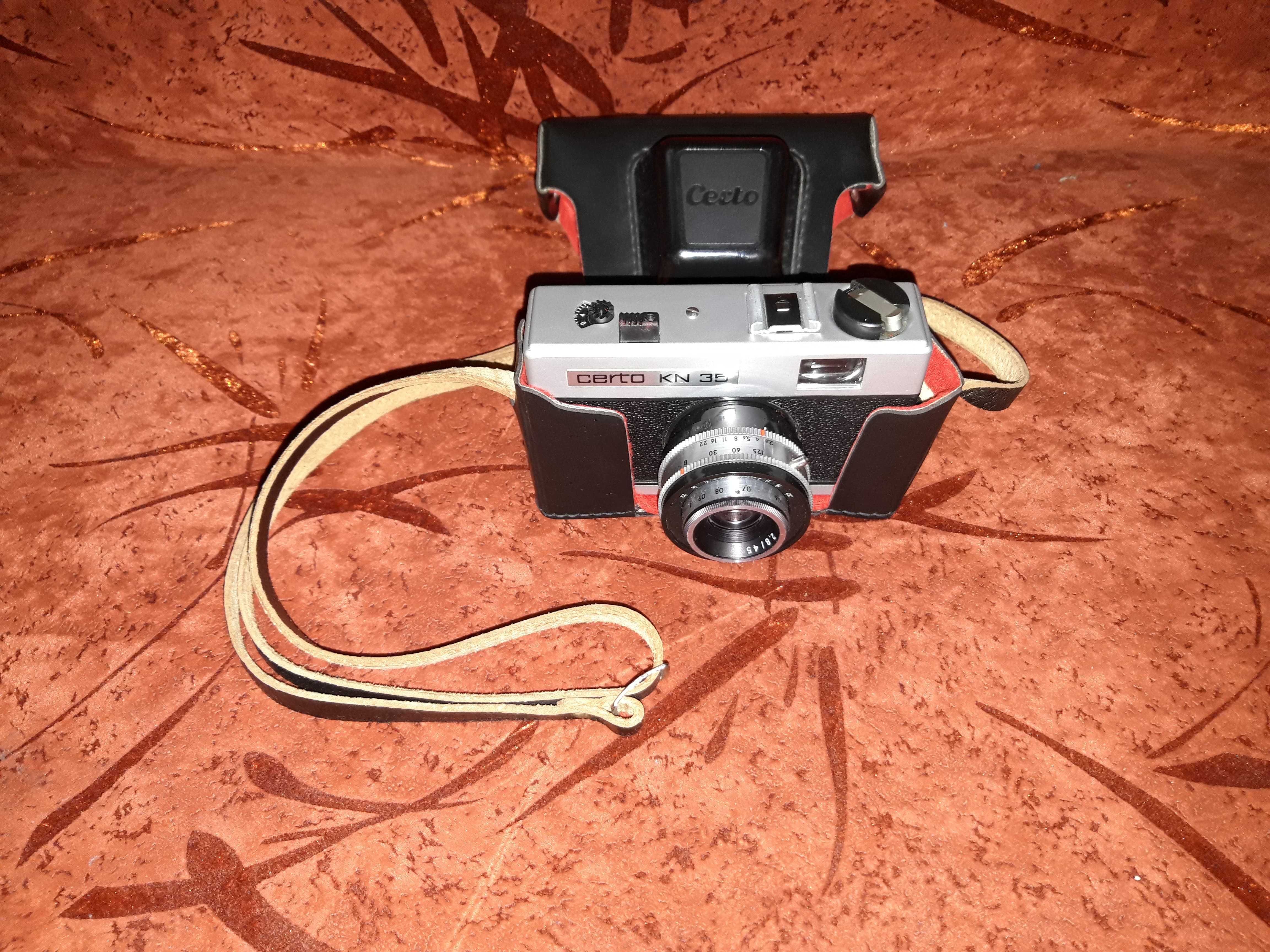 Продавам РЕТРО фотоапарат "CERTO KN 35"