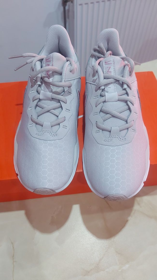 Нови дамски оригинални маратонки Nike